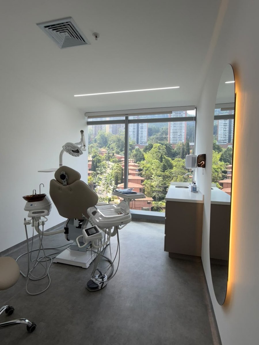 Consultorio de Smile On con vista a Medellín